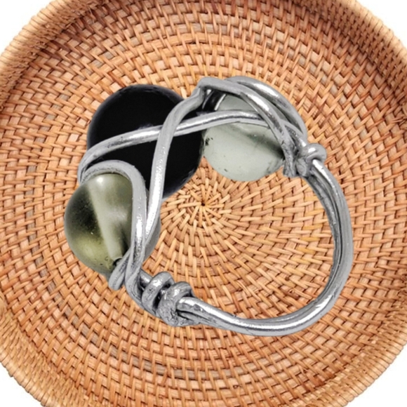 🌲10/$20. ~Black and Green Beads Hand Wired Ring - Picture 5 of 6